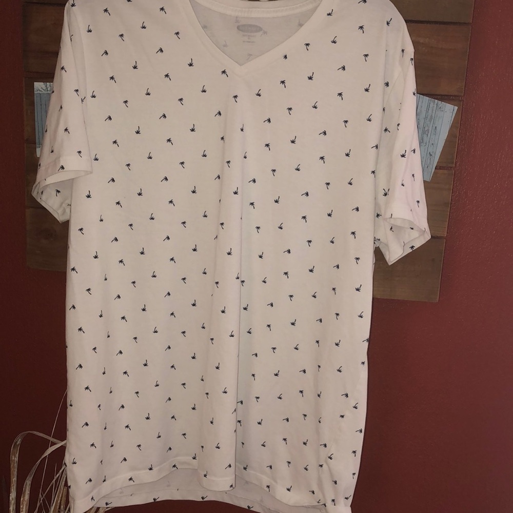 Old navy t shirt